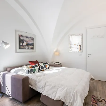 Guesthost - Fortezza Studios-2